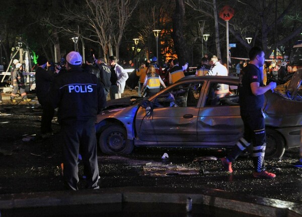 Τουρκία: Έκρηξη αυτοκινήτου στην Άγκυρα- Τουλάχιστον 34 νεκροί (ΣΚΛΗΡΕΣ ΕΙΚΟΝΕΣ)