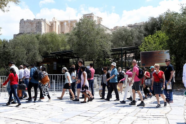 Φωτογραφίες από την Αθήνα της απεργίας - Κλειστή βρήκαν την Ακρόπολη οι τουρίστες