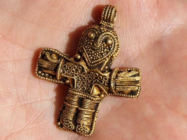 Ερασιτέχνης εξερευνητής ανακάλυψε αρχαίο σταυρό που ίσως αλλάξει για πάντα την ιστορία του χριστιανισμού