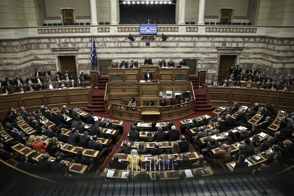 Σε εξέλιξη η συζήτηση για το προσφυγικό - Ονομαστική ψηφοφορία ζητά το ΚΚΕ