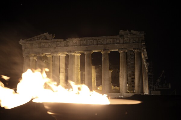 Η Ολυμπιακή Φλόγα στον Παρθενώνα