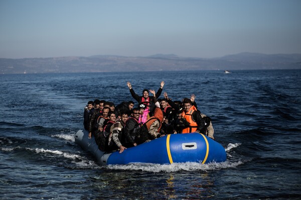Πάνω από 50.000 οι πρόσφυγες στην Ελλάδα - Η συμφωνία τέθηκε σε εφαρμογή, αλλά σε 48 ώρες πέρασαν 1.344 πρόσφυγες στα νησιά