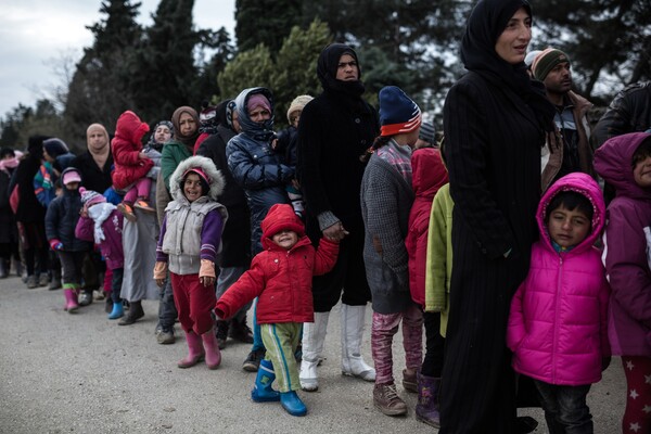 Με τη διαδικασία του κατεπείγοντος στη Βουλή το νομοσχέδιο για το προσφυγικό