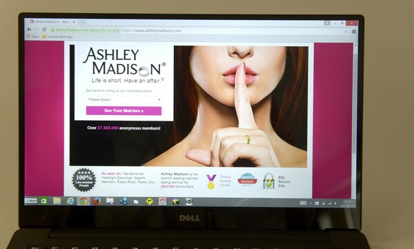 Μετά το χακάρισμα στο Ashley Madison ήρθαν και οι εκβιασμοί