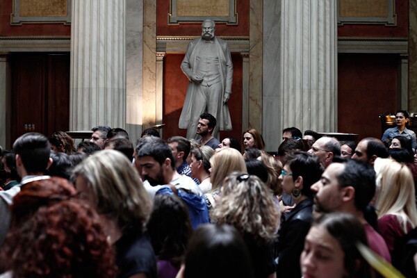 Οι Αθηναίοι γιορτάζουν την παγκόσμια Ημέρα Βιβλίου