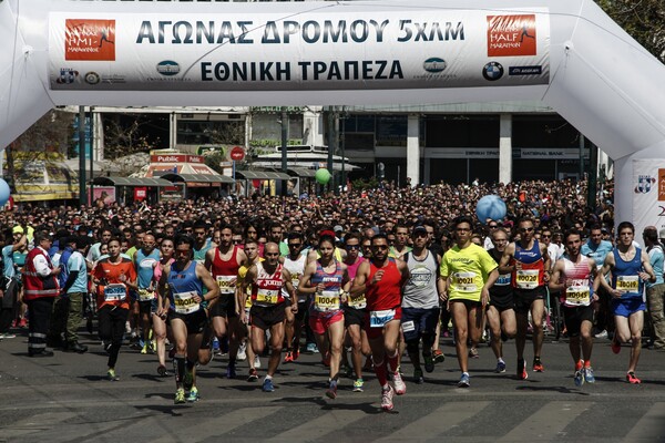 O 5ος ημιμαραθώνιος της Αθήνας έσπασε κάθε ρεκόρ (φωτό)