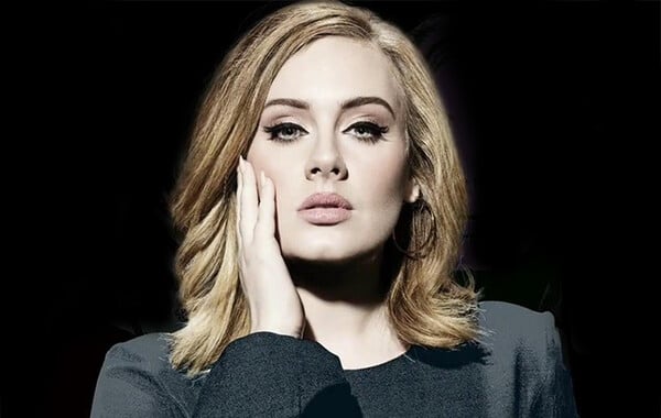 Η Adele έτοιμη να υπογράψει το μεγαλύτερο συμβόλαιο για Βρετανό καλλιτέχνη