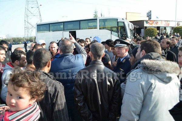 Το χάος στη Λαμία - Δραματικές σκηνές με τους πρόσφυγες που εγκλωβίστηκαν στην πόλη