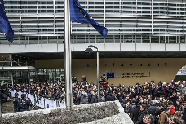 Η μέρα μετά την τρομοκρατική επίθεση - 27 σημερινές φωτογραφίες απ' τις μουδιασμένες Βρυξέλλες