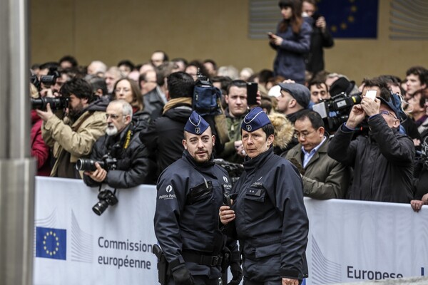 Η μέρα μετά την τρομοκρατική επίθεση - 27 σημερινές φωτογραφίες απ' τις μουδιασμένες Βρυξέλλες