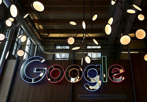 Βρετανία: Η Google δέχτηκε να πληρώσει πρόστιμο 172 εκ. ευρώ για φοροαποφυγή