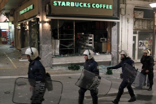 Φωτιές, πετροπόλεμος και δακρυγόνα σε Χανιά, Ηράκλειο, Κομοτηνή, Καλαμάτα και Βόλο