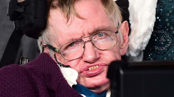 Ο Steven Hawking έκανε λογαριασμό στο Weibo και έσπασε ιντερνετικό ρεκόρ