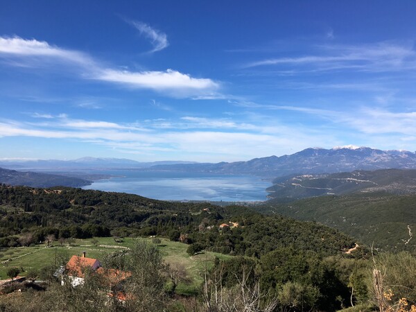 Λίμνη Τριχωνίδα: Εκδρομή στο "πολύ" μιας άλλης Ελλάδας