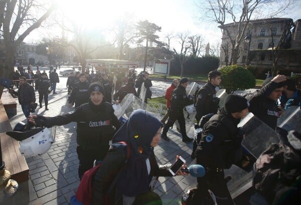 Σε συναγερμό η Κωνσταντινούπολη - Οι πρώτες εικόνες από το μακελειό στην Τουρκία