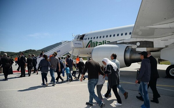 H ιστορική επίσκεψη του Πάπα στη Λέσβο και όλα όσα έγιναν μέσα στις 5 ώρες της παραμονής του