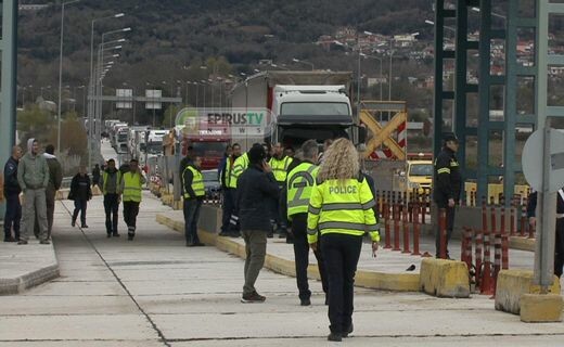 Εγνατία: Τροχαίο με νταλίκα φορτωμένη άλογα- Νεκρά πολλά από τα ζώα