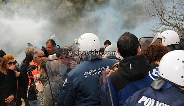 Επεισόδια μεταξύ ΜΑΤ και πολιτών στην Κω με χρήση χημικών και δακρυγόνων