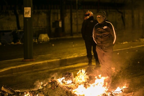 Μολότοφ και συλλήψεις τη νύχτα στα Εξάρχεια