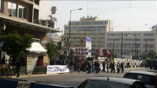 Επεισόδια στον Πειραιά στις παράλληλες συγκεντρώσεις Χρυσής Αυγής και αντιφασιστών