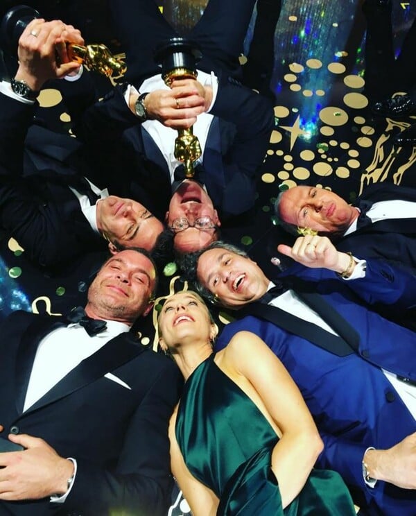 Οι selfies των Oscars και όσα δεν έδειξαν οι κάμερες