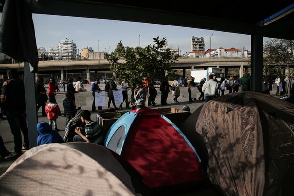 Πάνω από 3 χιλ. οι πρόσφυγες στον Πειραιά και φτάνουν κι άλλοι