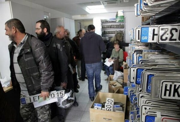 Τέλη κυκλοφορίας με το μήνα σχεδιάζει η κυβέρνηση