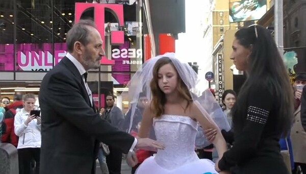 Έλληνας ήταν ο 65χρονος "γαμπρός" που παντρεύτηκε 12χρονη στο πείραμα στην Times Square