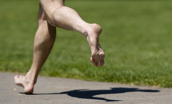 Έρευνα: Τρέξτε ξυπόλητοι για να θυμηθείτε