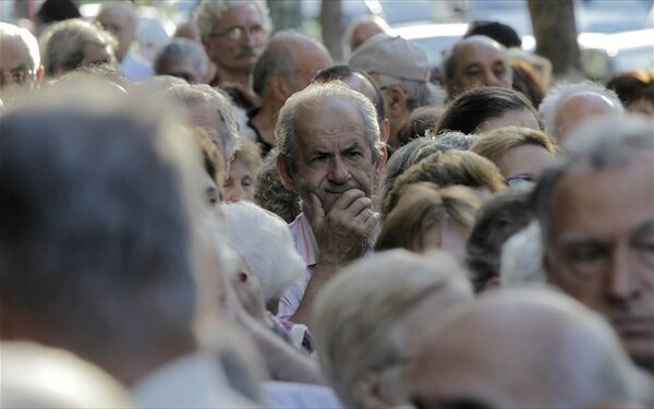 Απαντήσεις για το πόσοι συνταξιούχοι παίρνουν ακόμα πάνω από 3 χιλ. ευρώ έδωσε το υπ. Εργασίας