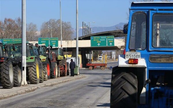 Οι αγρότες κλείνουν επ' αόριστον το τελωνείο της Εξοχής