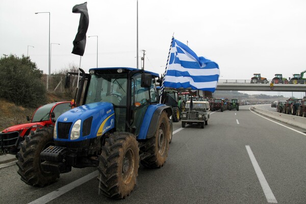 Κλιμακώνουν τις κινητοποιήσεις οι αγρότες