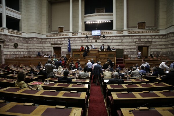 Σύσκεψη αυτή την ώρα για προσφυγικό και αξιολόγηση