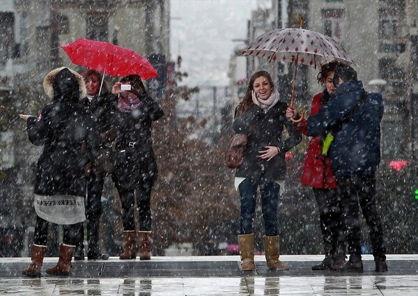 Ρεβεγιόν με χιόνια και στην Αθήνα