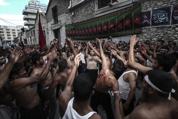 Η τελετή της Ασούρα στον Πειραιά - Το αιματηρό αυτομαστίγωμα των σιιτών μουσουλμάνων