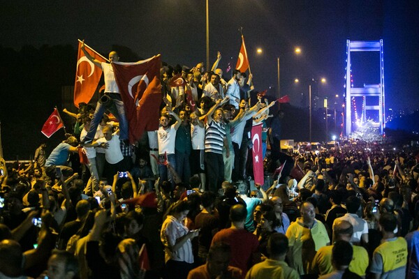 20 φωτογραφίες από την μεγάλη νύχτα της Τουρκίας