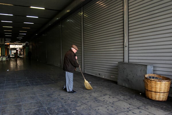 Πάνω από 15.000 επιχειρήσεις έχουν κατεβάσει ρολά μέσα στο 2016