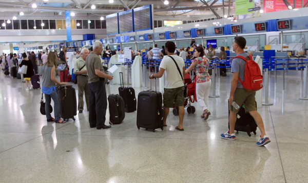 Σε επίπεδα-ρεκόρ η κίνηση στα ελληνικά αεροδρόμια - Ξεπέρασε ήδη το 2015