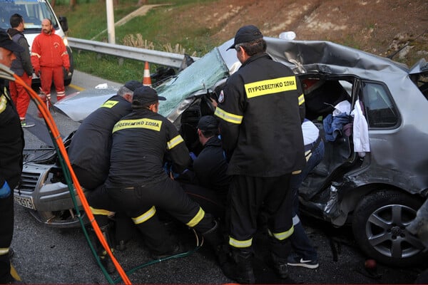 Θανατηφόρο τροχαίο με ένα νεκρό και δύο τραυματίες στην εθνική οδό Πατρών - Τρίπολης