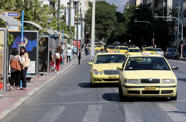 Οδηγοί ταξί συνελήφθησαν για πλαστογραφία, πλαστά χρήματα και πειραγμένα ταξίμετρα