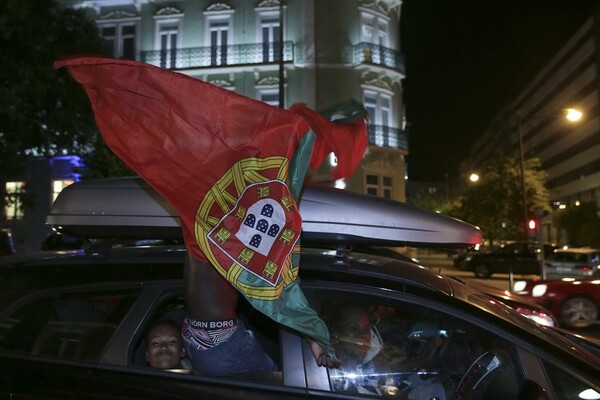 Το ξέφρενο γλέντι του θριάμβου των Πορτογάλων στο Παρίσι και οι δακρυσμένοι Γάλλοι