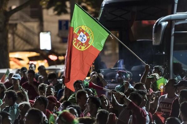 Το ξέφρενο γλέντι του θριάμβου των Πορτογάλων στο Παρίσι και οι δακρυσμένοι Γάλλοι