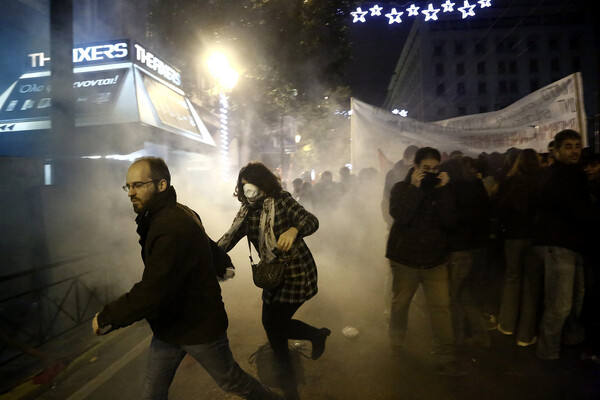 Πεδίο μάχης τα Εξάρχεια και το Πολυτεχνείο - Φωτογραφίες από τα επεισόδια