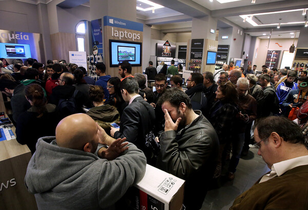 Το «Black Friday» στην Αθήνα και τη Θεσσαλονίκη - ΦΩΤΟΓΡΑΦΙΕΣ