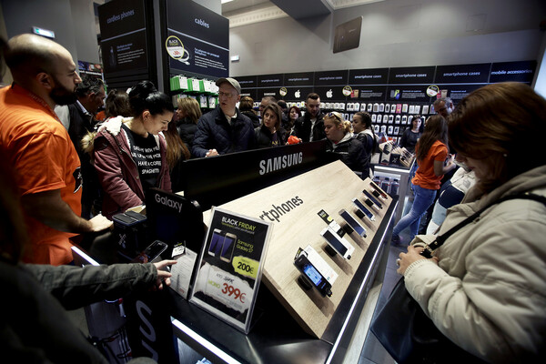 Το «Black Friday» στην Αθήνα και τη Θεσσαλονίκη - ΦΩΤΟΓΡΑΦΙΕΣ