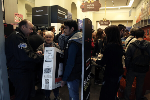 Το «Black Friday» στην Αθήνα και τη Θεσσαλονίκη - ΦΩΤΟΓΡΑΦΙΕΣ