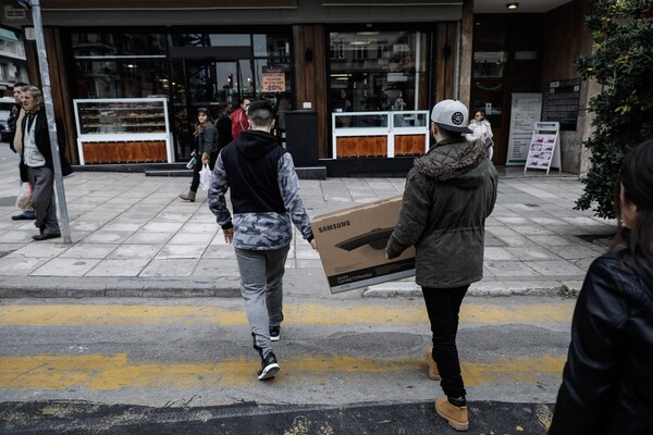 Το «Black Friday» στην Αθήνα και τη Θεσσαλονίκη - ΦΩΤΟΓΡΑΦΙΕΣ