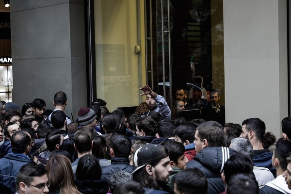 Το «Black Friday» στην Αθήνα και τη Θεσσαλονίκη - ΦΩΤΟΓΡΑΦΙΕΣ