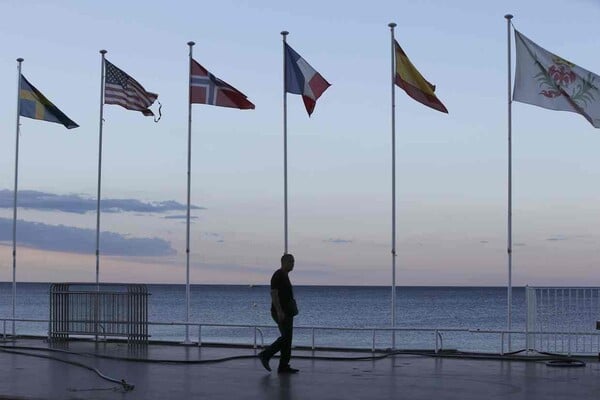 30 συγκλονιστικές φωτογραφίες από την αιματηρή επίθεση στη Νίκαια