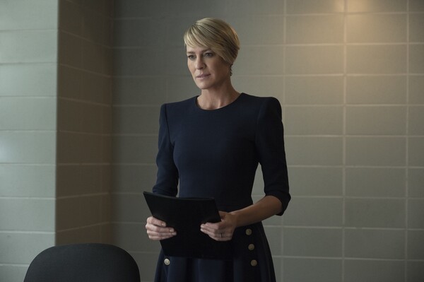 Claire Underwood: Το αληθινό παρασκήνιο της fiction γκαρνταρόμπας της